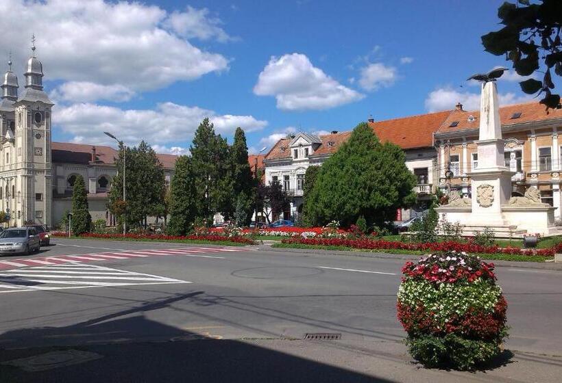 تختخواب و صبحانه Korona Panzió