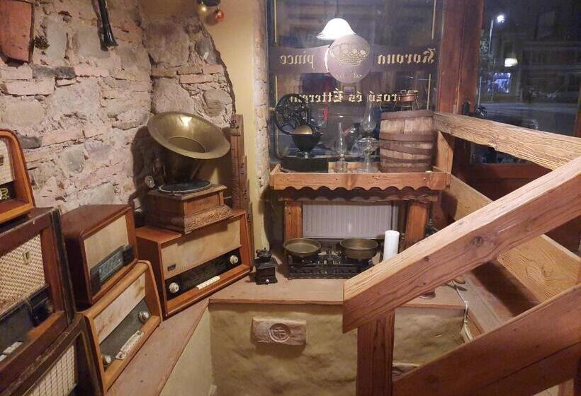 تختخواب و صبحانه Korona Panzió