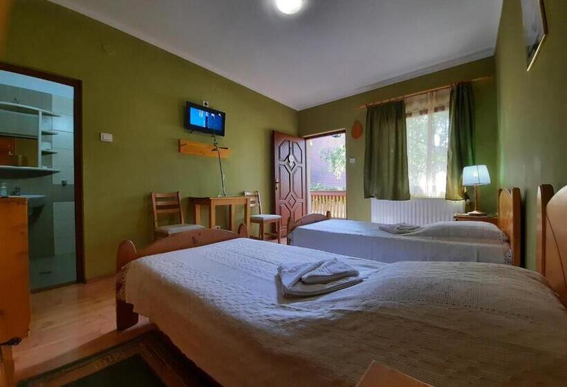 تختخواب و صبحانه Korona Panzió