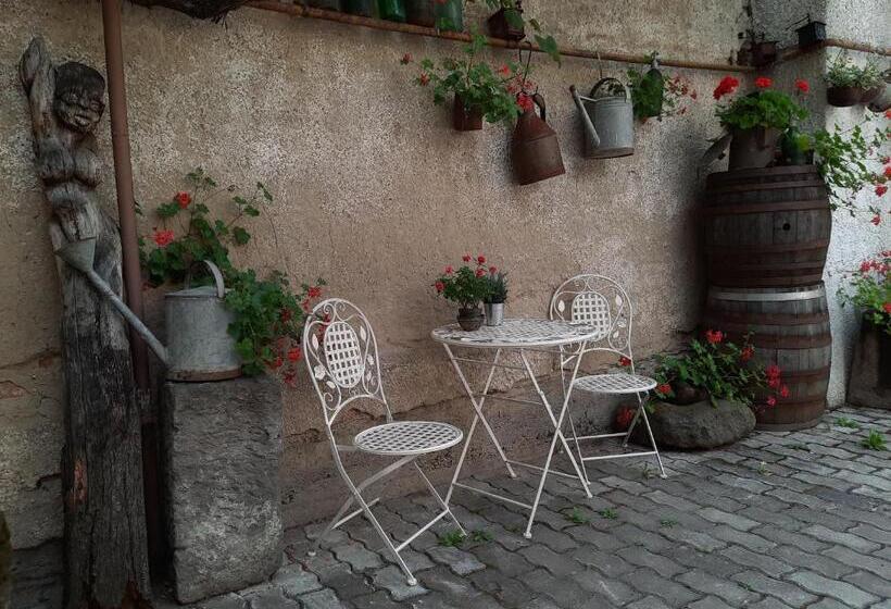 تختخواب و صبحانه Korona Panzió