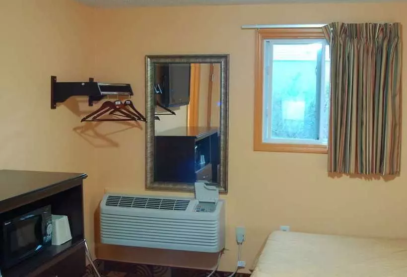ホテル Blue Sky Inn Glens Falls Saratoga Lake George