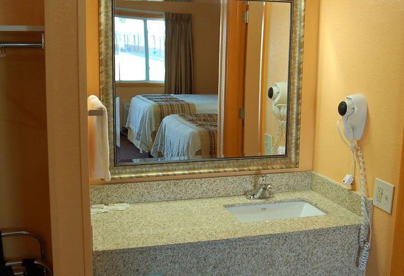 ホテル Blue Sky Inn Glens Falls Saratoga Lake George