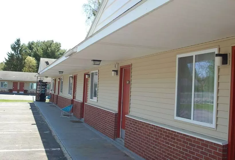 ホテル Blue Sky Inn Glens Falls Saratoga Lake George