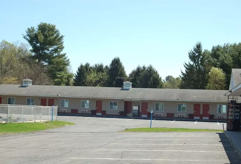 ホテル Blue Sky Inn Glens Falls Saratoga Lake George