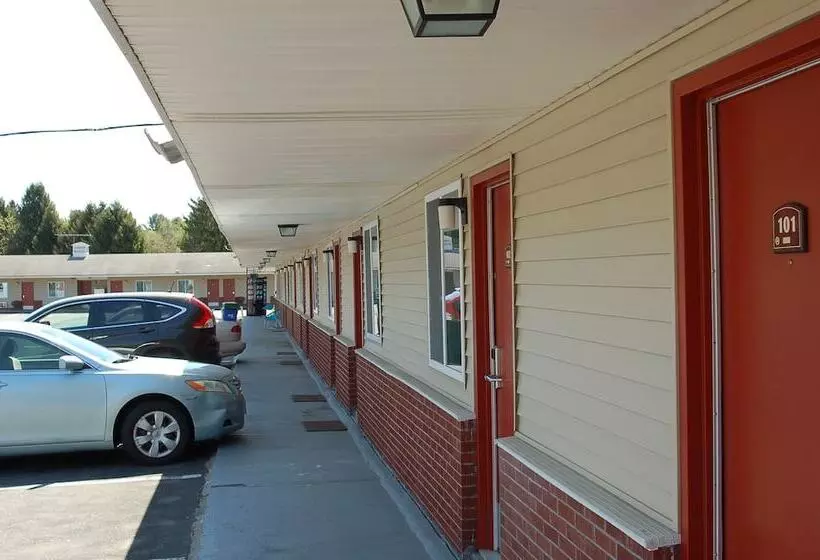 ホテル Blue Sky Inn Glens Falls Saratoga Lake George