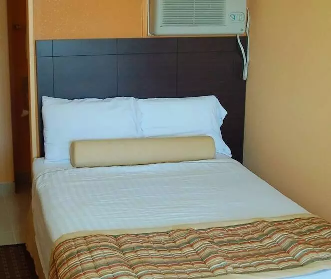 ホテル Blue Sky Inn Glens Falls Saratoga Lake George