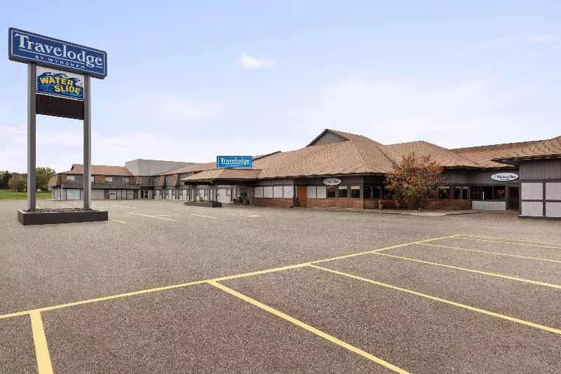 هتل Travelodge By Wyndham Brandon