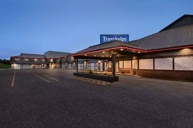 هتل Travelodge By Wyndham Brandon
