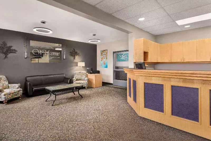هتل Travelodge By Wyndham Brandon