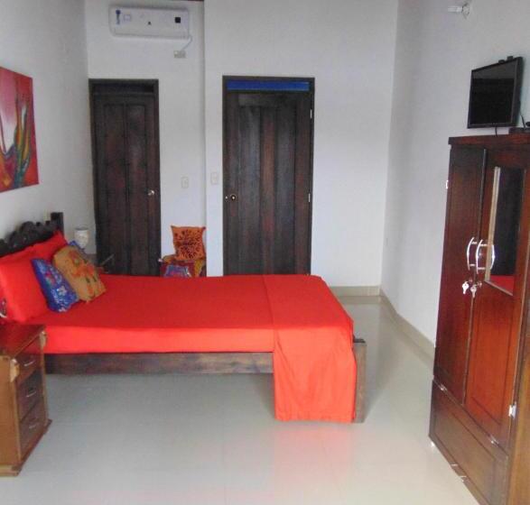 הוסטל Hostal Santa Maria City