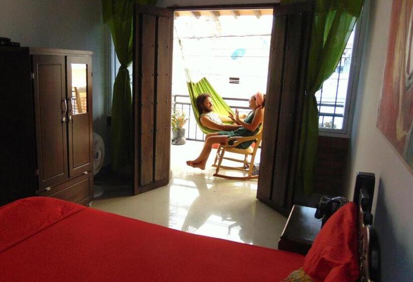 הוסטל Hostal Santa Maria City