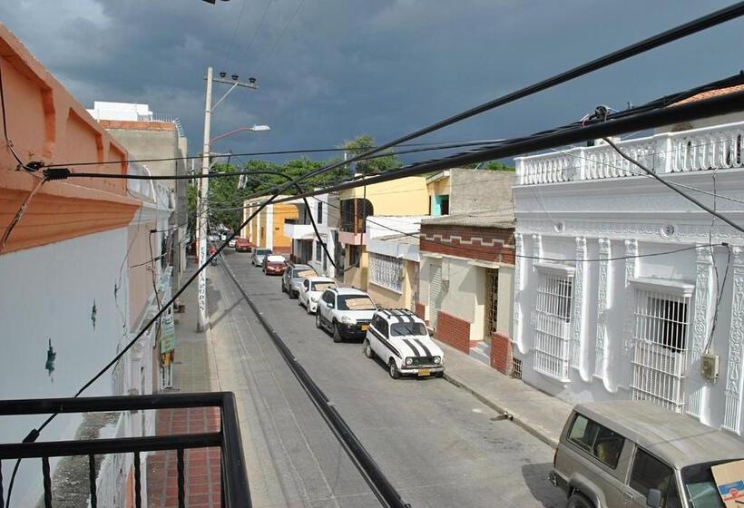 הוסטל Hostal Santa Maria City