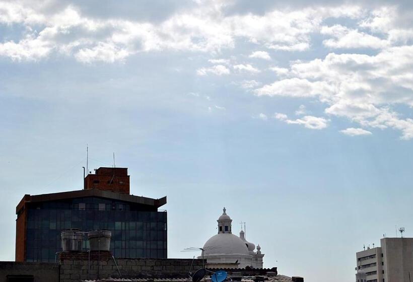 הוסטל Hostal Santa Maria City