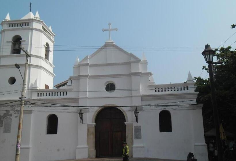 הוסטל Hostal Santa Maria City