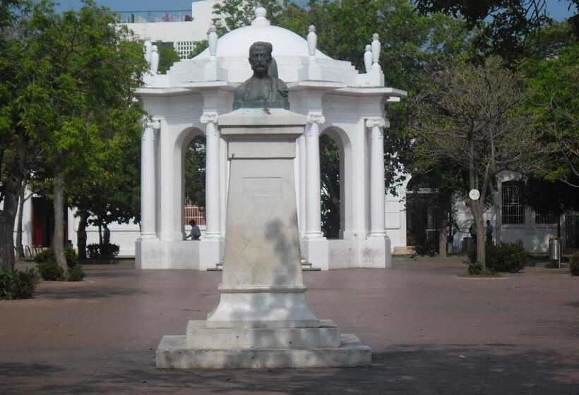 הוסטל Hostal Santa Maria City