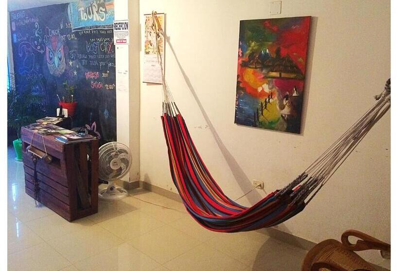 הוסטל Hostal Santa Maria City