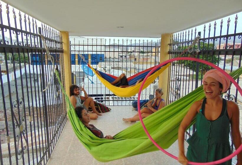 הוסטל Hostal Santa Maria City