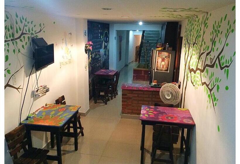 הוסטל Hostal Santa Maria City