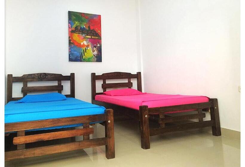 הוסטל Hostal Santa Maria City