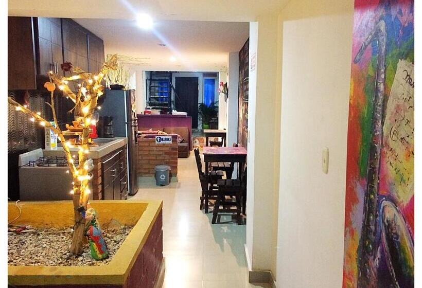 הוסטל Hostal Santa Maria City