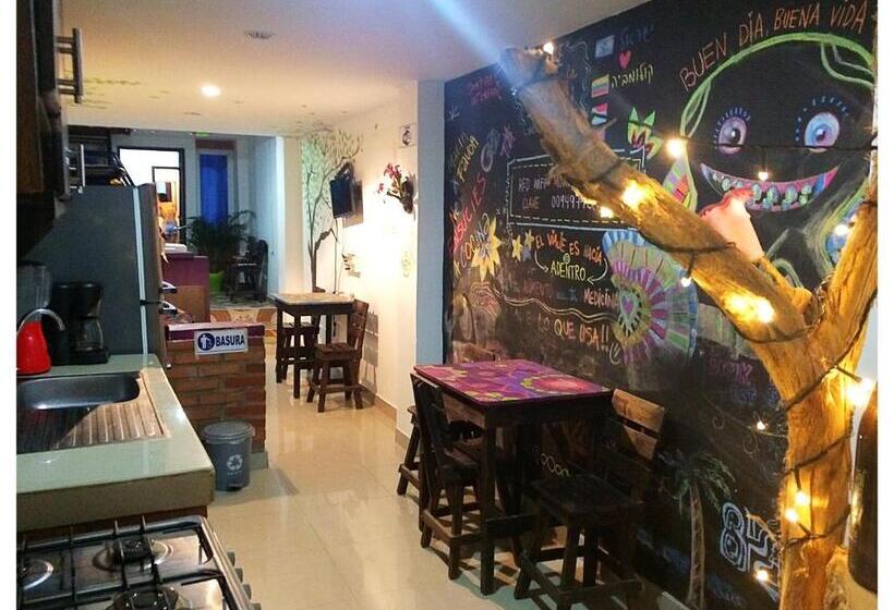 הוסטל Hostal Santa Maria City