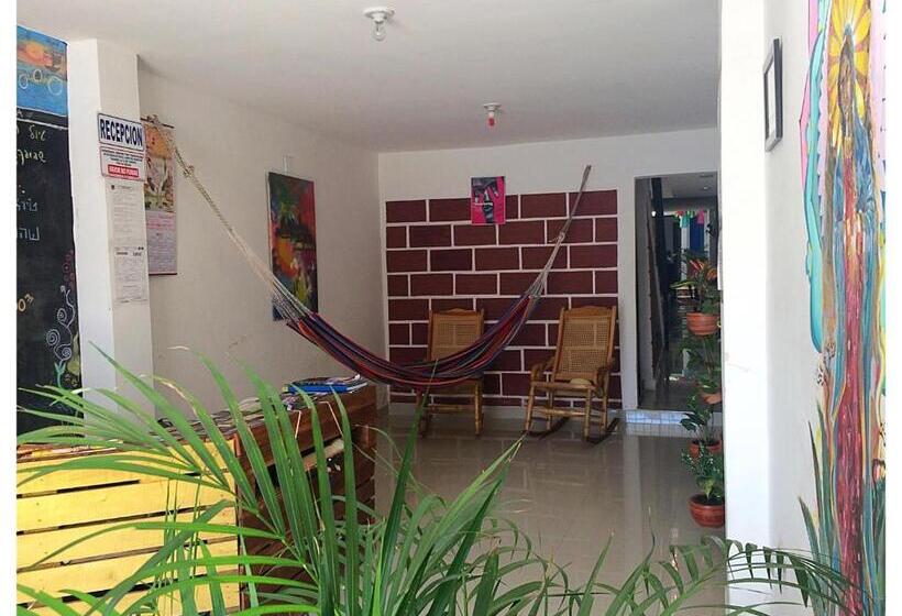 הוסטל Hostal Santa Maria City