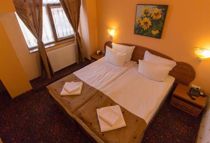 تختخواب و صبحانه Pension La Fontana