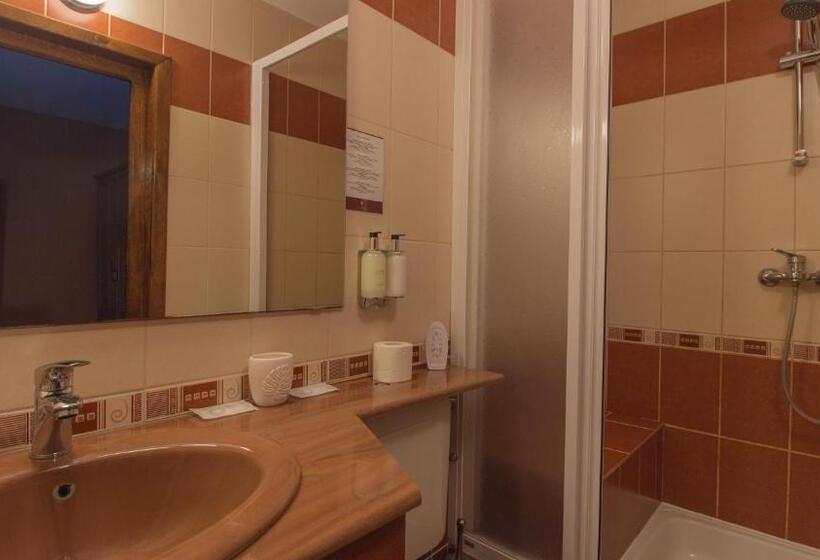 تختخواب و صبحانه Pension La Fontana