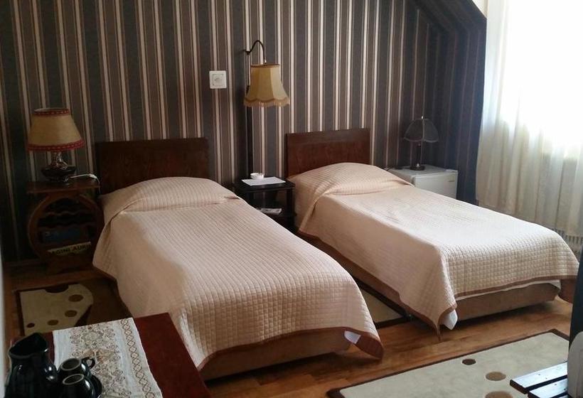 مبيت وإفطار Vila Monica