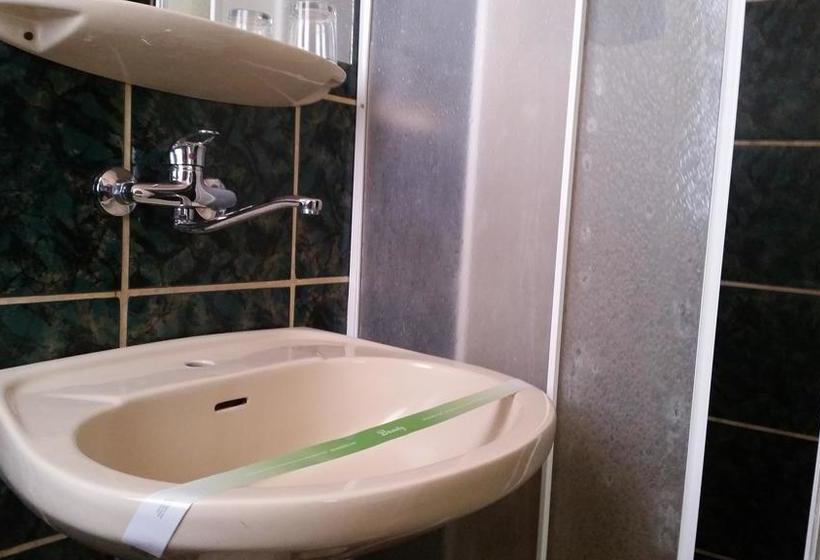 مبيت وإفطار Vila Monica