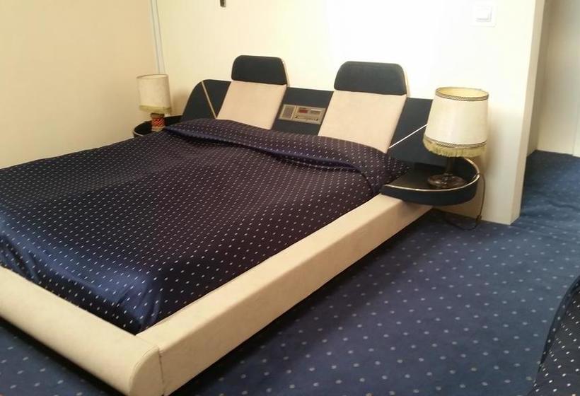 مبيت وإفطار Vila Monica