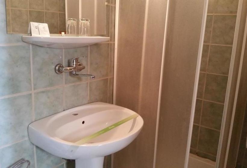 مبيت وإفطار Vila Monica