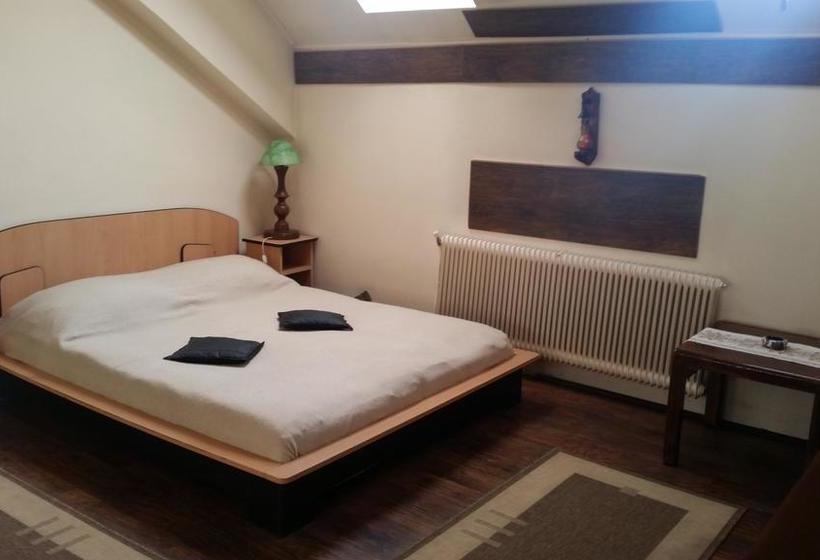 مبيت وإفطار Vila Monica