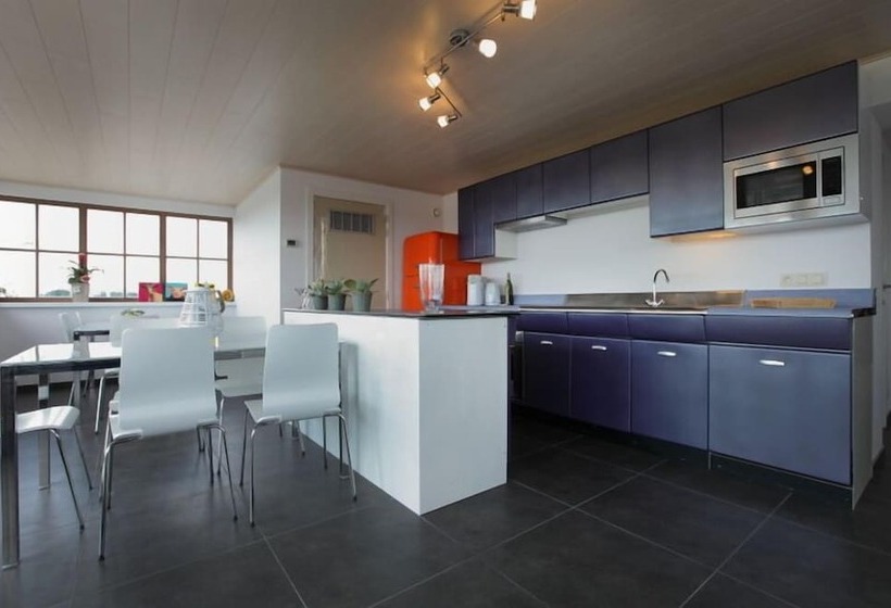 ホテル B&b Back2front