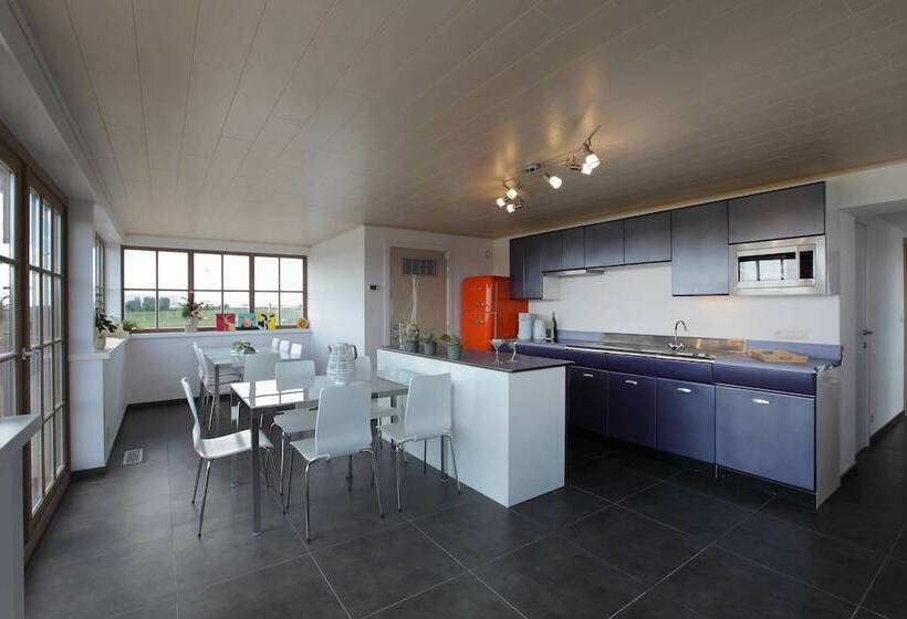 ホテル B&b Back2front