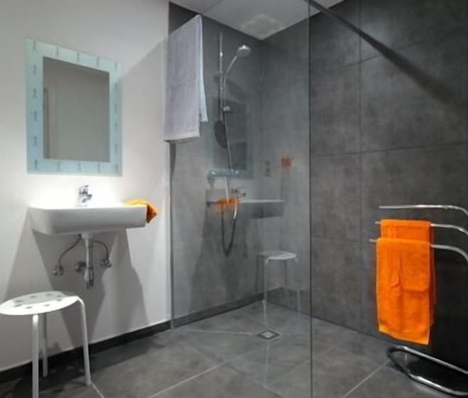 ホテル B&b Back2front