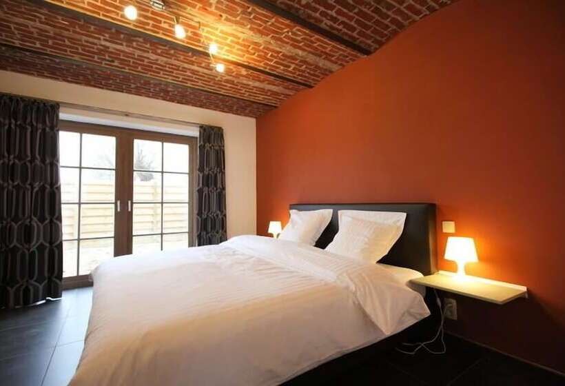 ホテル B&b Back2front