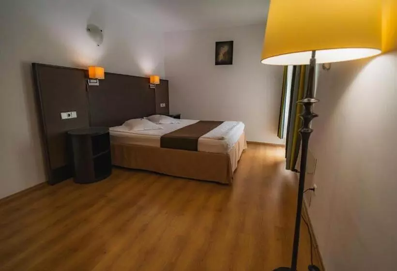 Hotel Dobsi