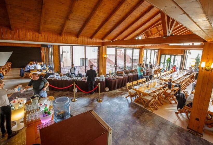 בית מלון כפרי Eden Grand Resort