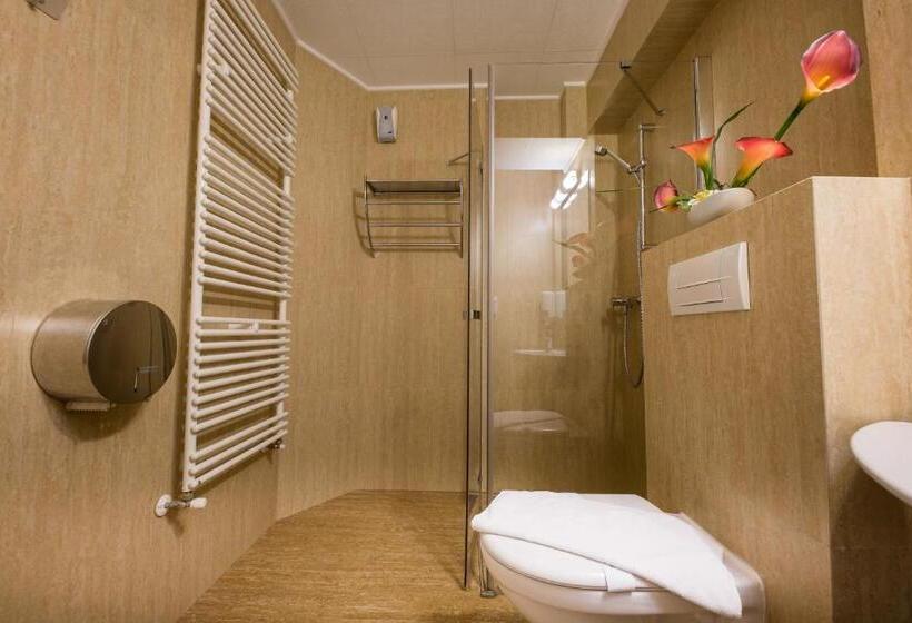 בית מלון כפרי Eden Grand Resort