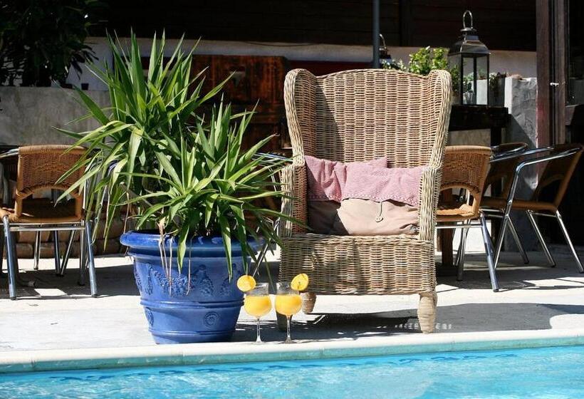 هتل Hôtel La Chaumière