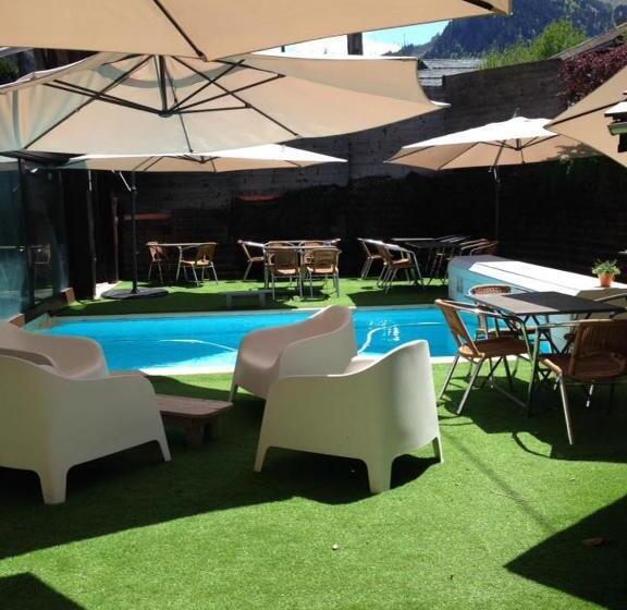 هتل Hôtel La Chaumière