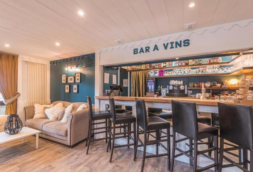 هتل Hôtel La Chaumière