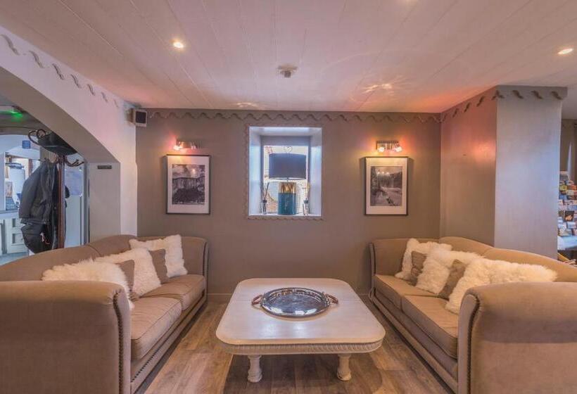 هتل Hôtel La Chaumière