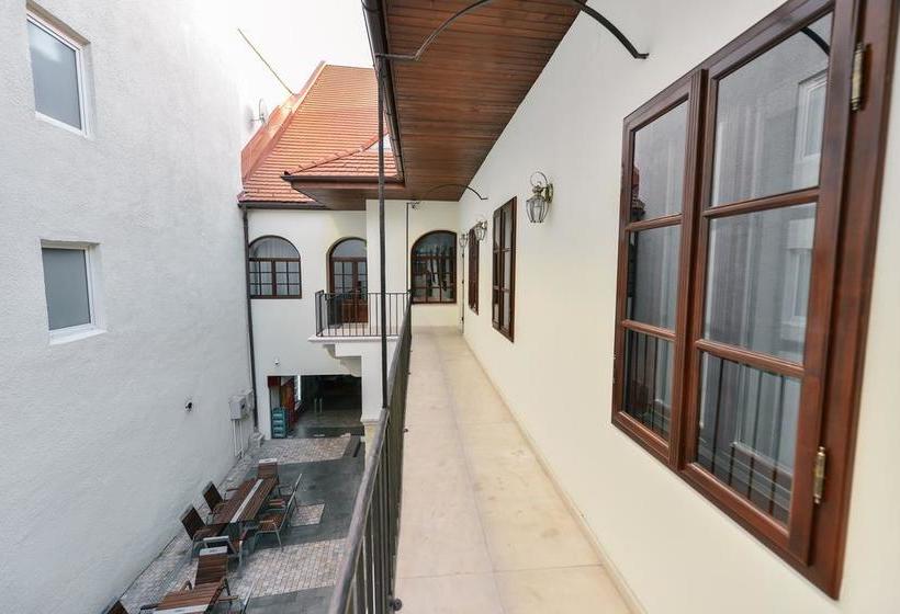 فندق Le Petit Paris