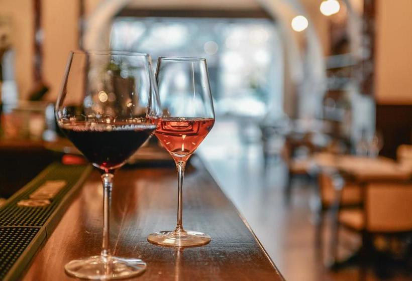 فندق Le Petit Paris