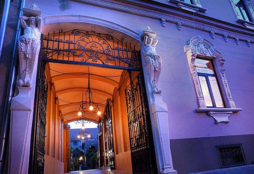 ホテル Poesis Satu Mare