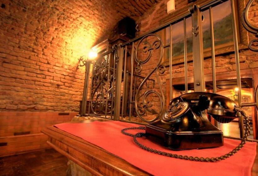 ホテル Poesis Satu Mare