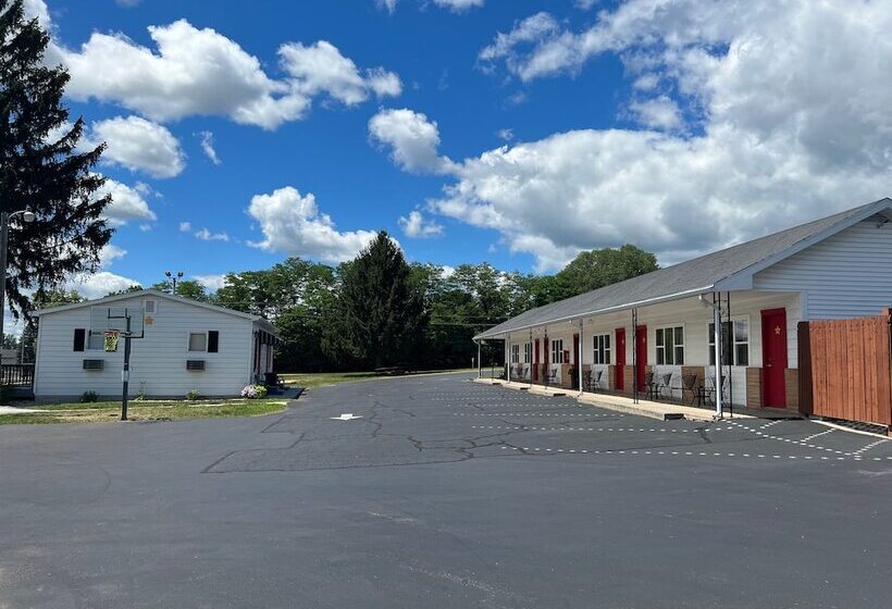 בית מלון כפרי All Star Inn & Suites