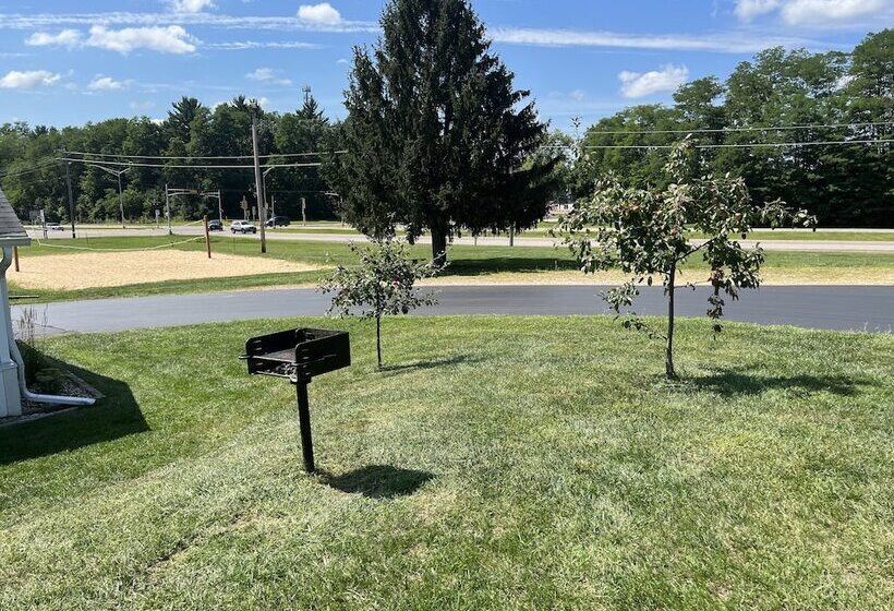 בית מלון כפרי All Star Inn & Suites